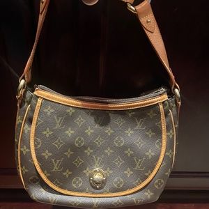 Louis Vuitton Tulum PM Leather HOBO